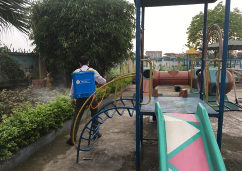 phun thuốc muỗi tại trường mầm non