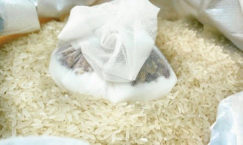 Cách diệt mọt gạo bằng thảo mộc